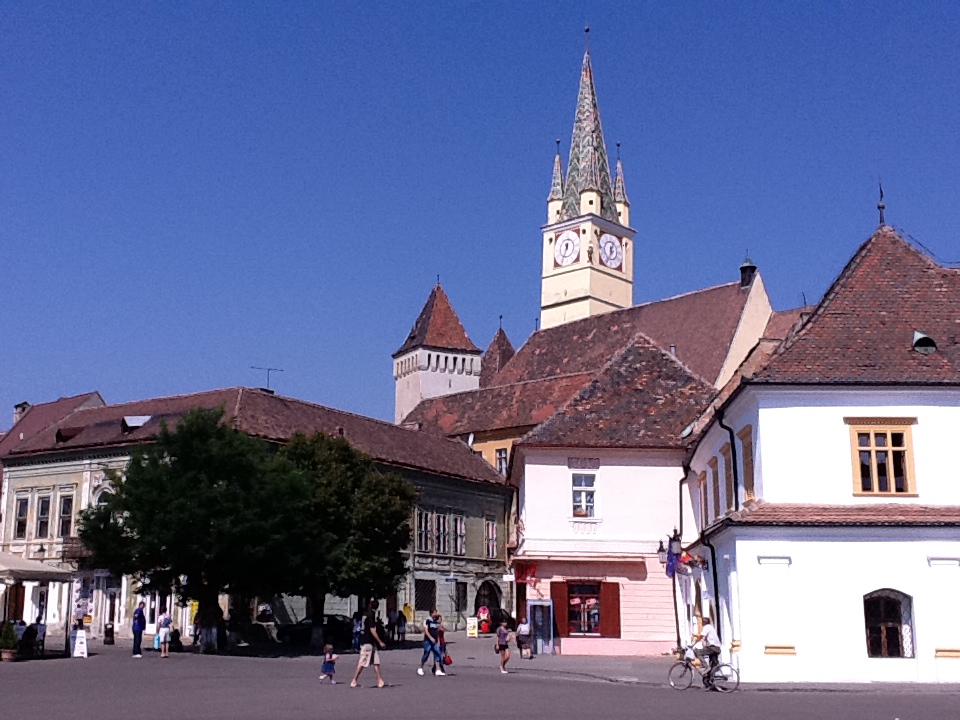 Medias town square