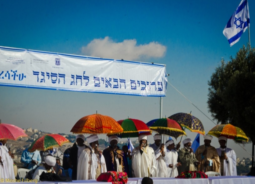 Dozens of qessotch from across Israel assembled there beneath colorful umbrellas on a platform draped with the flags of Israel and Jerusalem